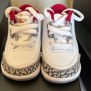Toddler Air Jordan 3 Retro
Color White |Light Curry |Cardinal Red |Cement Grey
